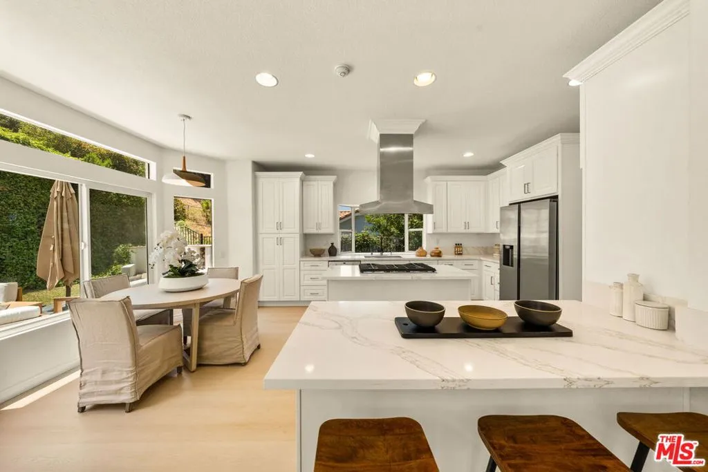 22248 Cairnloch Street, Calabasas, California 91302 home-pic-3